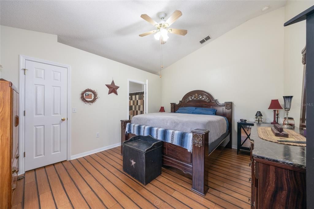 For Sale: $330,000 (3 beds, 2 baths, 1371 Square Feet)