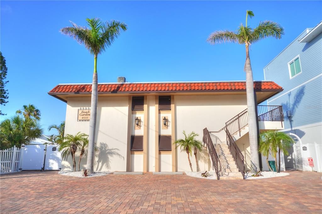 For Rent: $2,000 (1 beds, 1 baths, 560 Square Feet)