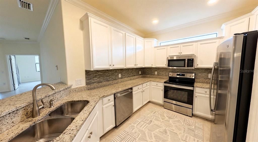 For Sale: $329,900 (2 beds, 2 baths, 1568 Square Feet)