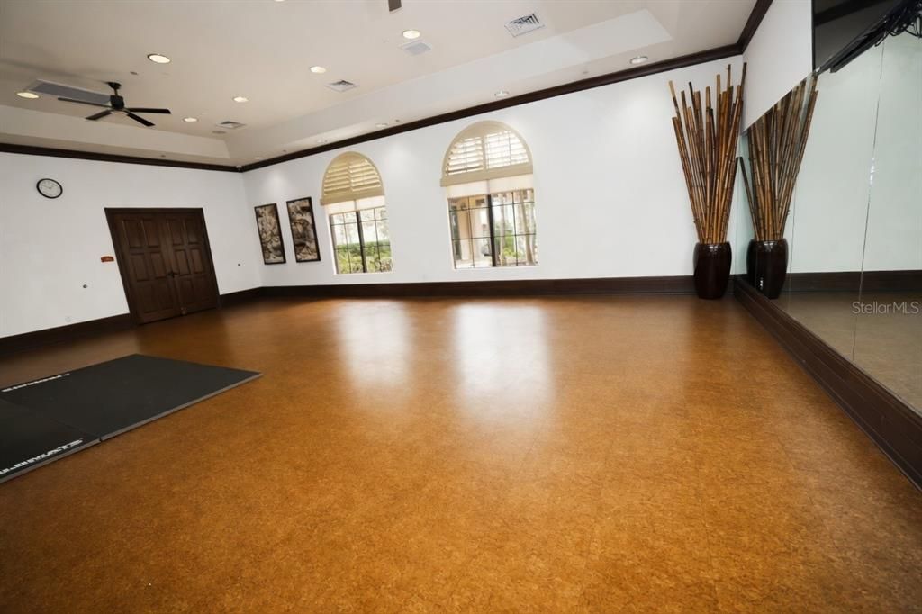 For Sale: $329,900 (2 beds, 2 baths, 1568 Square Feet)