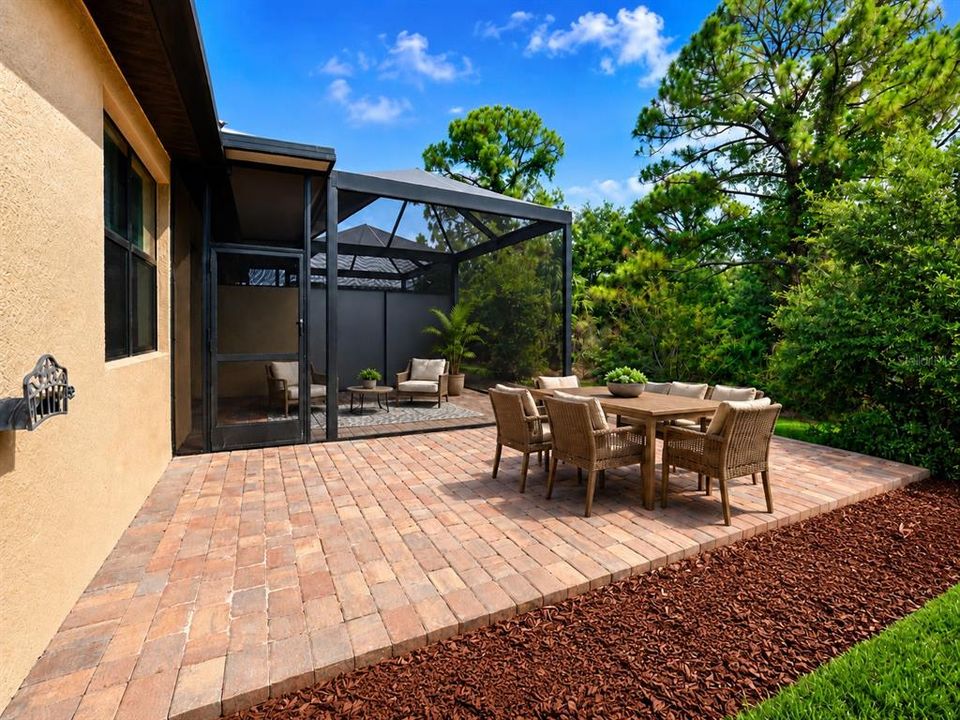 For Sale: $329,900 (2 beds, 2 baths, 1568 Square Feet)