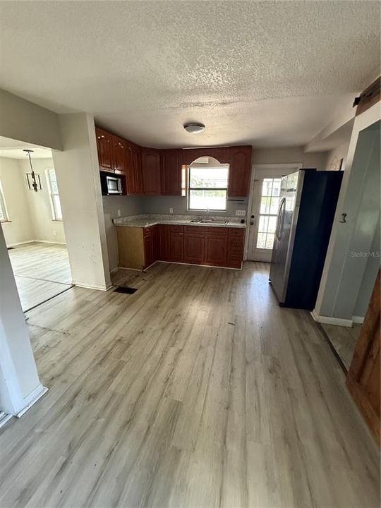 For Sale: $229,900 (3 beds, 1 baths, 1302 Square Feet)