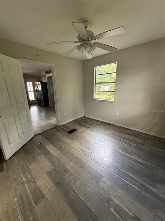 For Sale: $229,900 (3 beds, 1 baths, 1302 Square Feet)