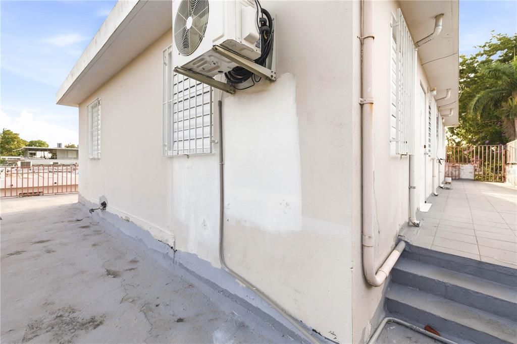待售: $375,000 (9 贝兹, 5 浴室, 2000 平方英尺)