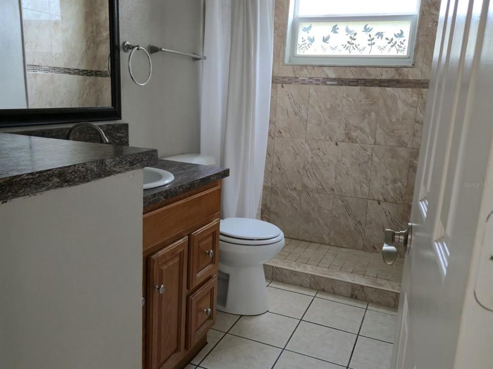 For Rent: $1,325 (2 beds, 1 baths, 784 Square Feet)