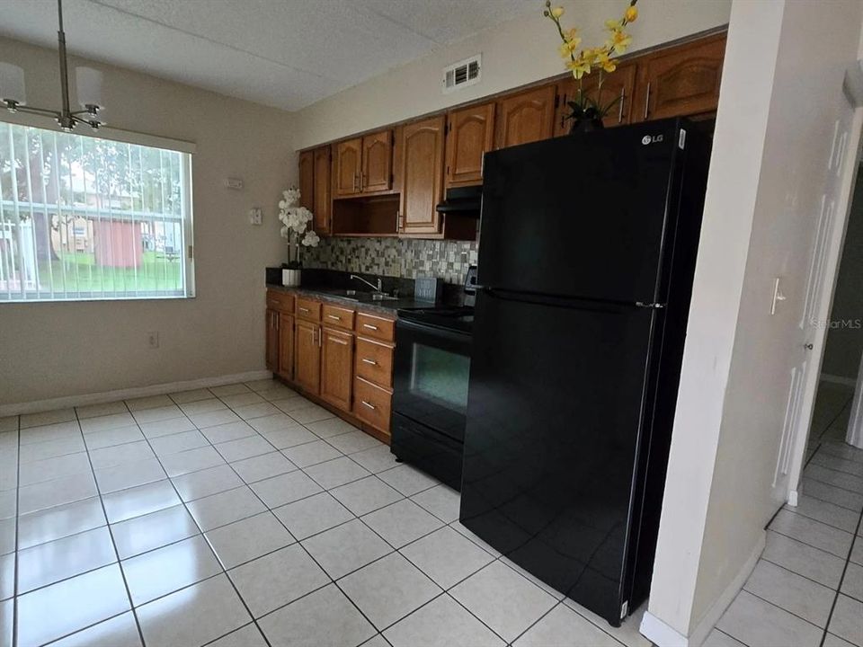 For Rent: $1,325 (2 beds, 1 baths, 784 Square Feet)