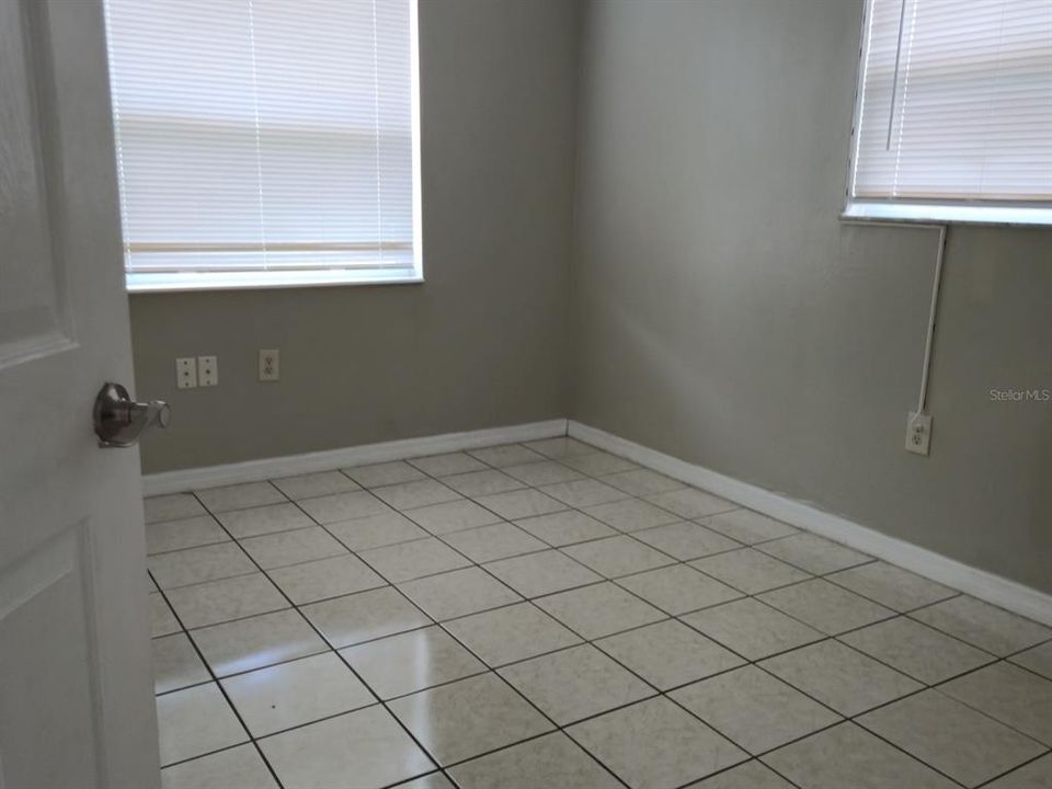 For Rent: $1,325 (2 beds, 1 baths, 784 Square Feet)
