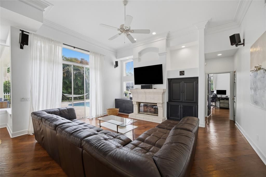 En Venta: $1,275,000 (4 camas, 3 baños, 3163 Pies cuadrados)