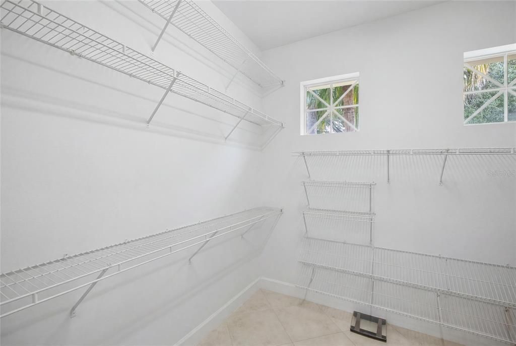 En Venta: $1,275,000 (4 camas, 3 baños, 3163 Pies cuadrados)