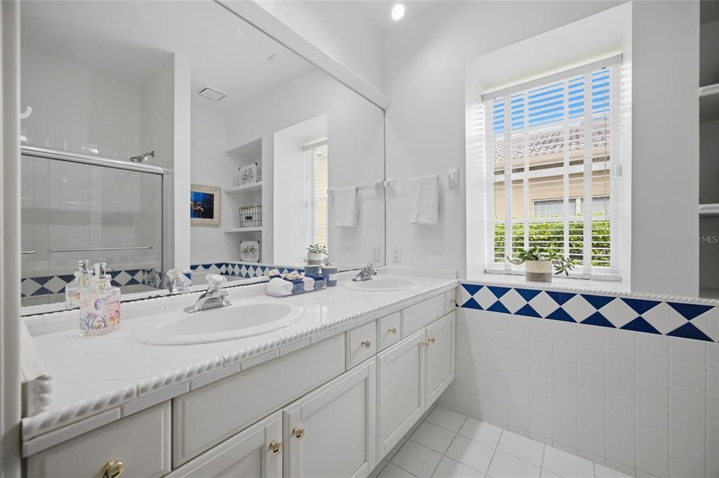 En Venta: $1,275,000 (4 camas, 3 baños, 3163 Pies cuadrados)