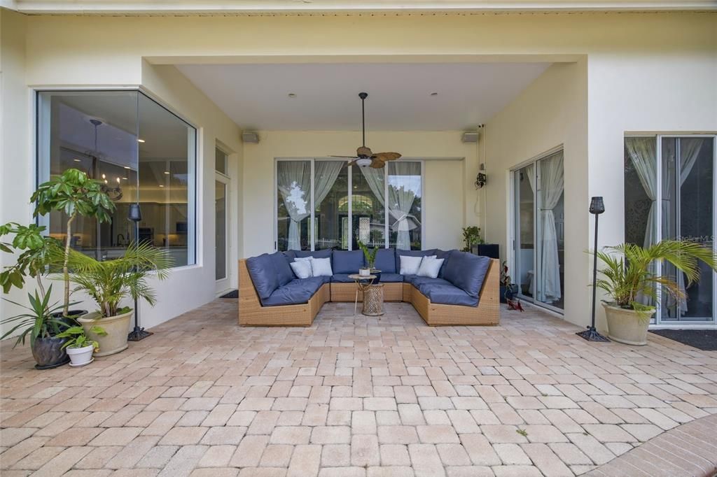 En Venta: $1,275,000 (4 camas, 3 baños, 3163 Pies cuadrados)