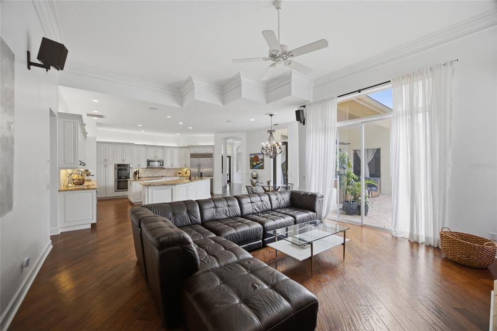 En Venta: $1,275,000 (4 camas, 3 baños, 3163 Pies cuadrados)