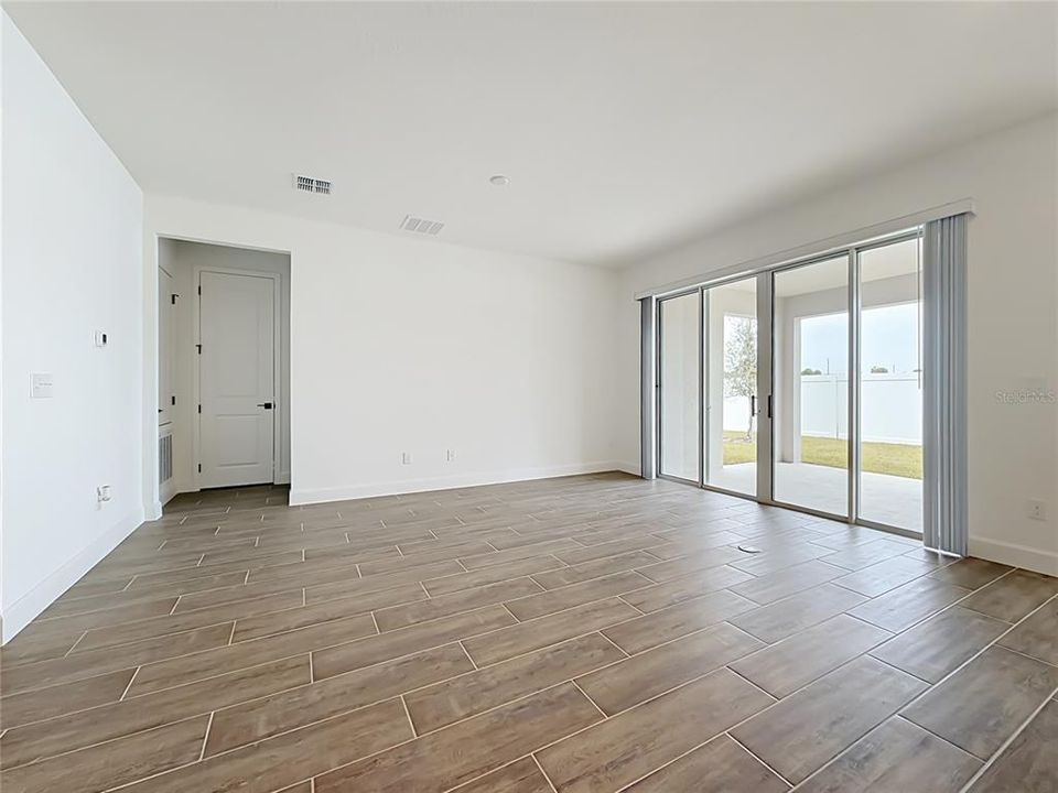 В аренду: $2,700 (4 спален, 3 ванн, 2051 Квадратных фут)