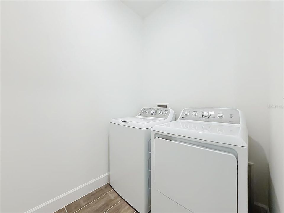 В аренду: $2,700 (4 спален, 3 ванн, 2051 Квадратных фут)