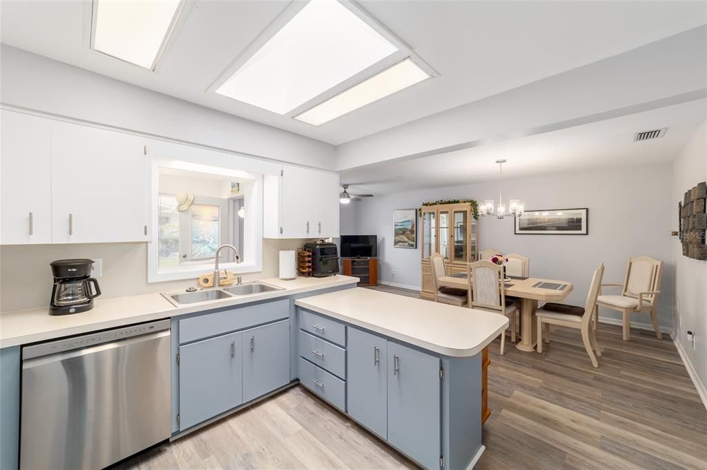 For Sale: $209,900 (2 beds, 2 baths, 1676 Square Feet)