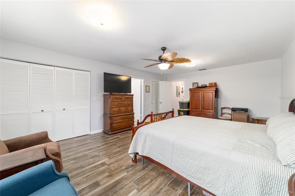 For Sale: $209,900 (2 beds, 2 baths, 1676 Square Feet)