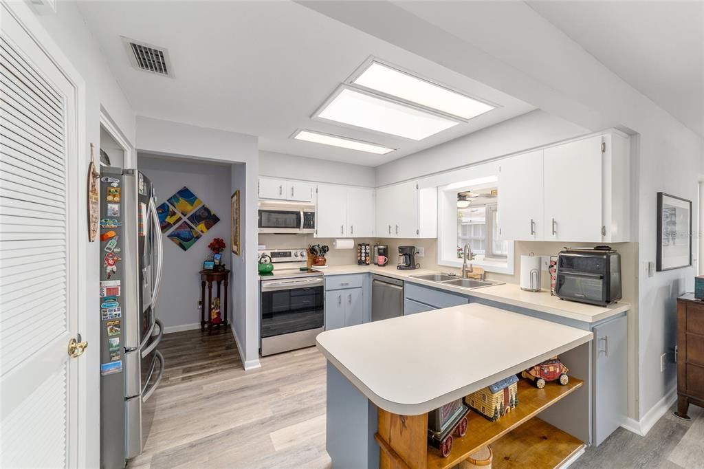 For Sale: $209,900 (2 beds, 2 baths, 1676 Square Feet)