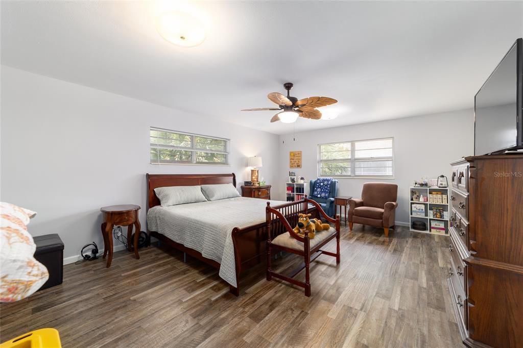 For Sale: $209,900 (2 beds, 2 baths, 1676 Square Feet)