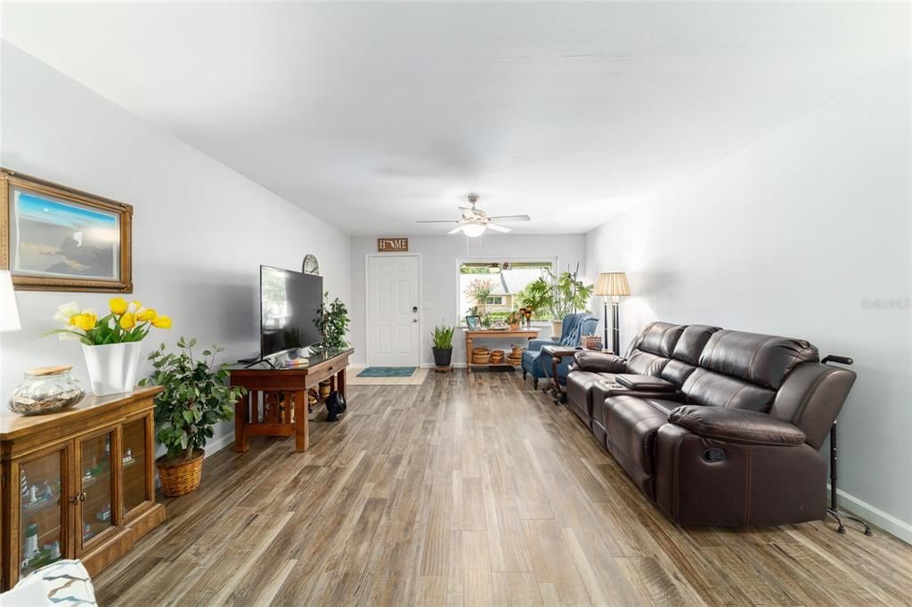 For Sale: $209,900 (2 beds, 2 baths, 1676 Square Feet)