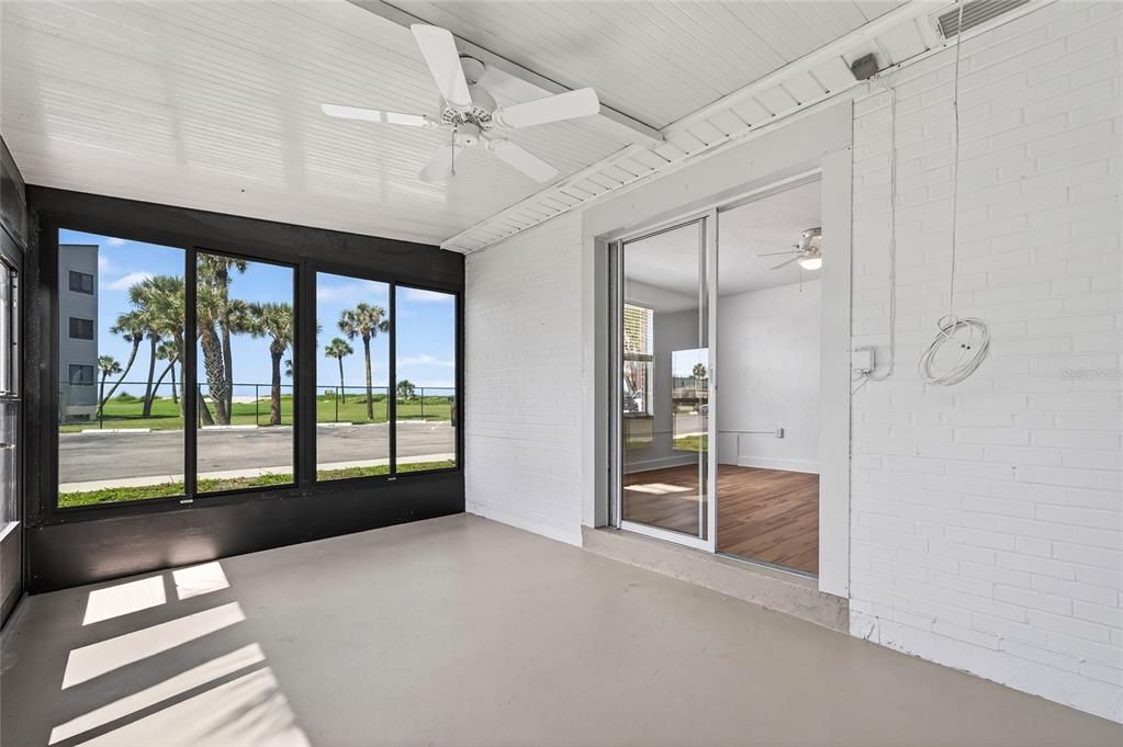 For Sale: $365,000 (1 beds, 1 baths, 538 Square Feet)