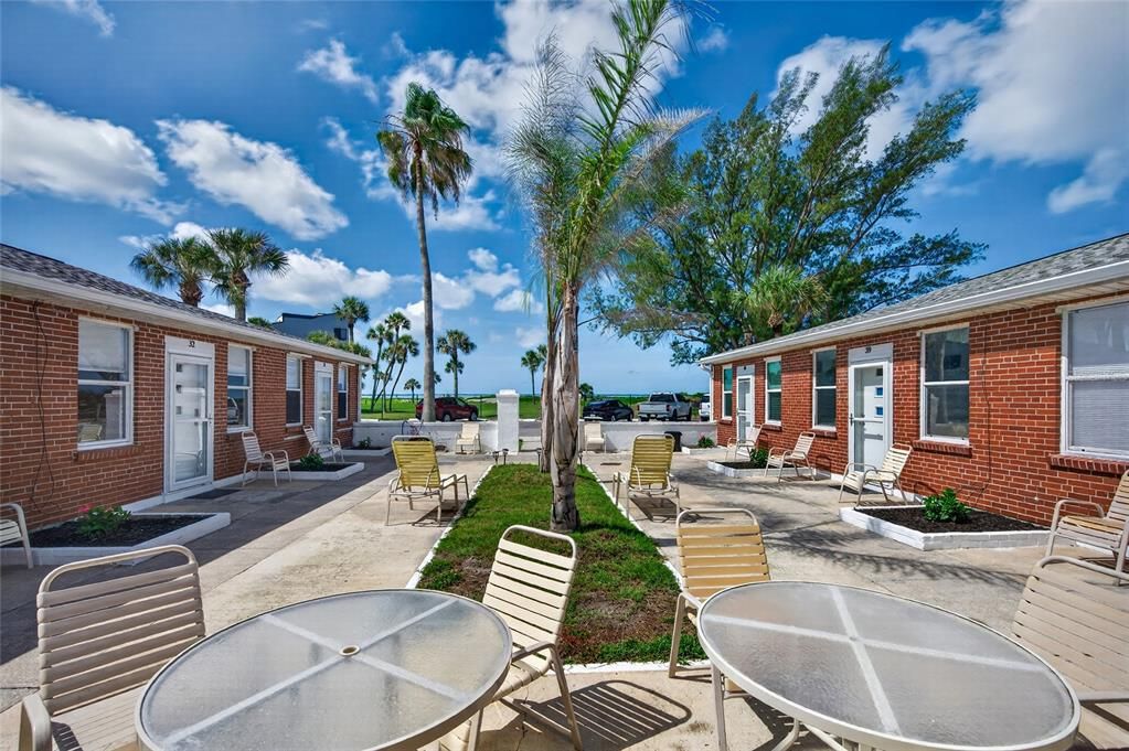 For Sale: $365,000 (1 beds, 1 baths, 538 Square Feet)