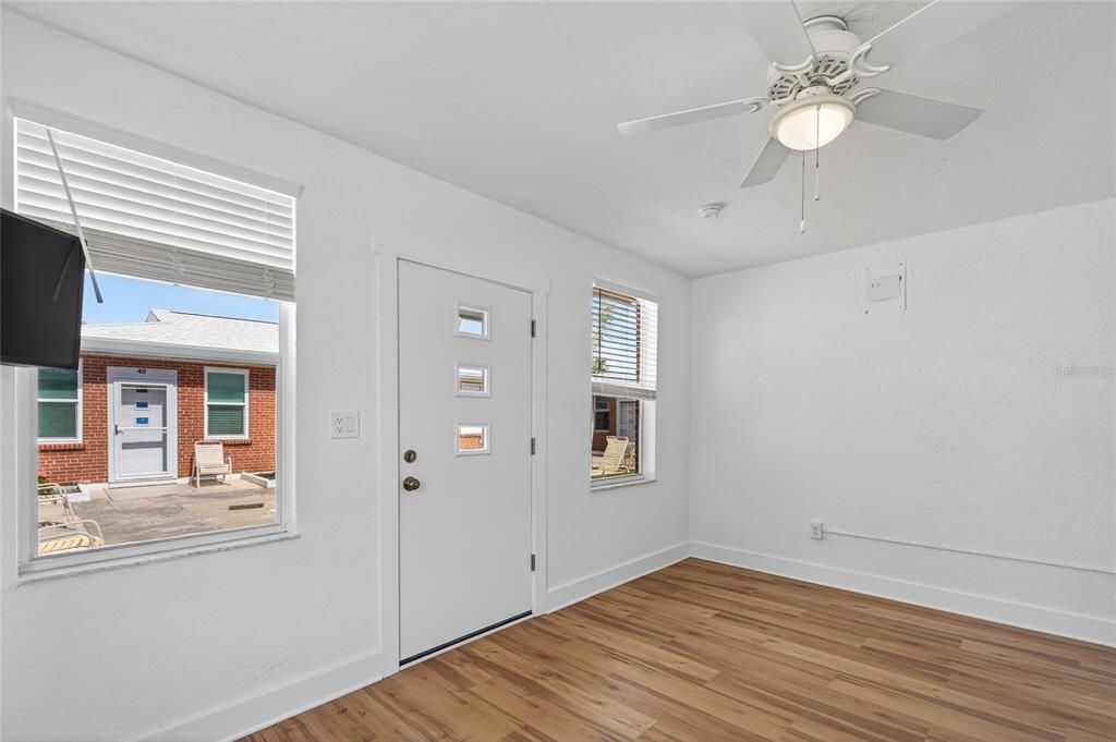 For Sale: $365,000 (1 beds, 1 baths, 538 Square Feet)