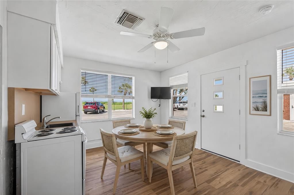 For Sale: $365,000 (1 beds, 1 baths, 538 Square Feet)