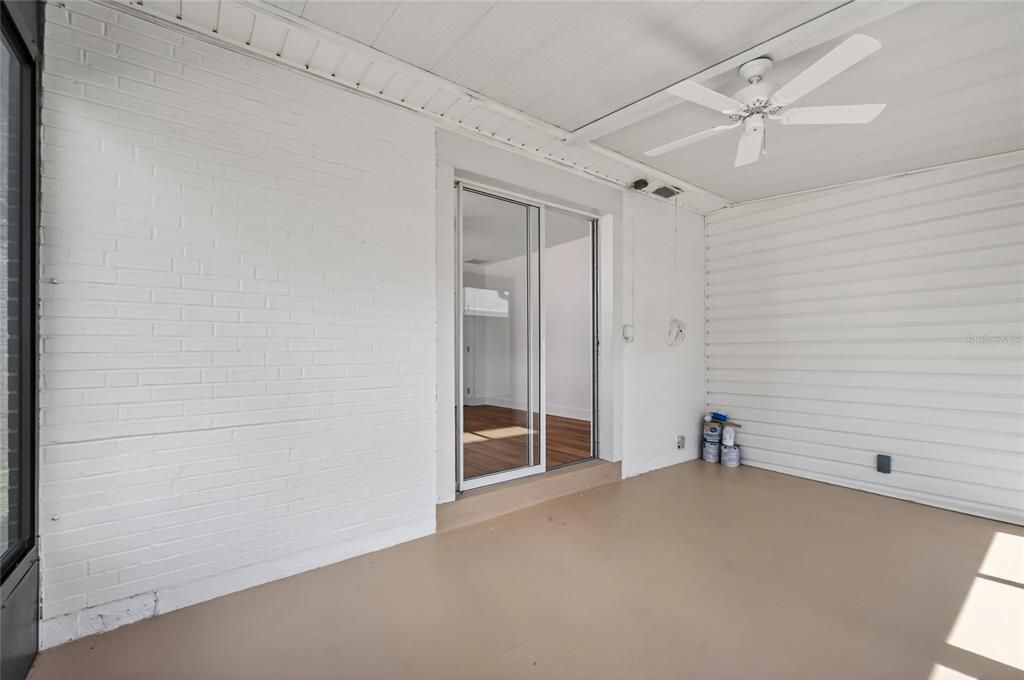 For Sale: $365,000 (1 beds, 1 baths, 538 Square Feet)
