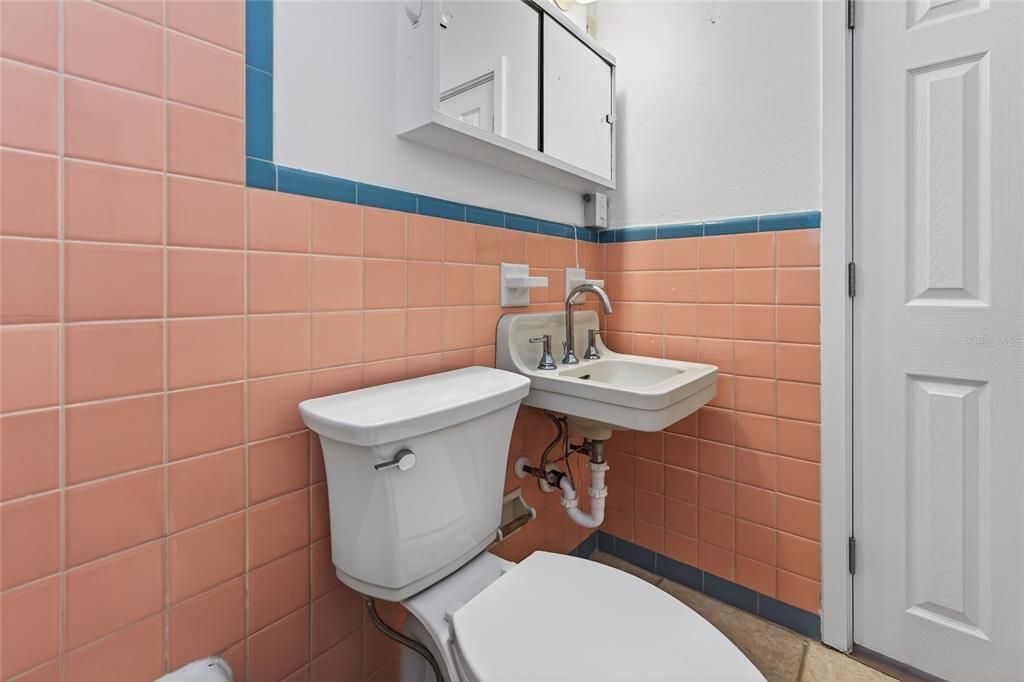 For Sale: $365,000 (1 beds, 1 baths, 538 Square Feet)