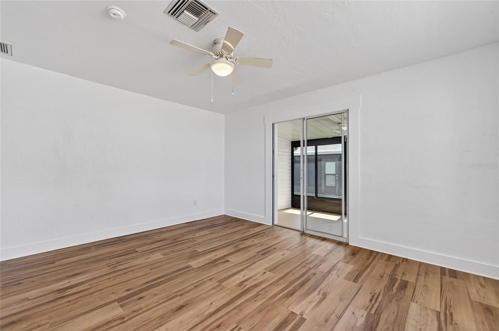 For Sale: $365,000 (1 beds, 1 baths, 538 Square Feet)