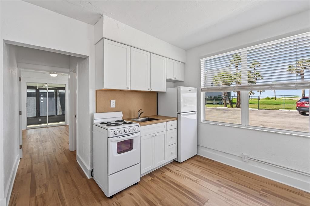 For Sale: $365,000 (1 beds, 1 baths, 538 Square Feet)