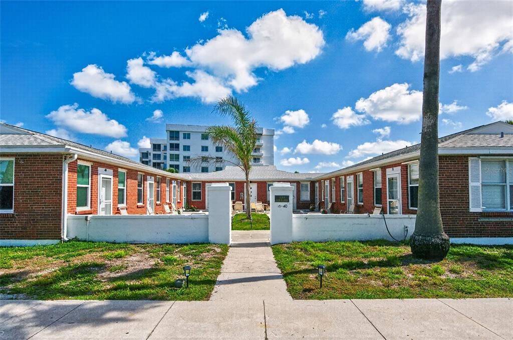 For Sale: $365,000 (1 beds, 1 baths, 538 Square Feet)