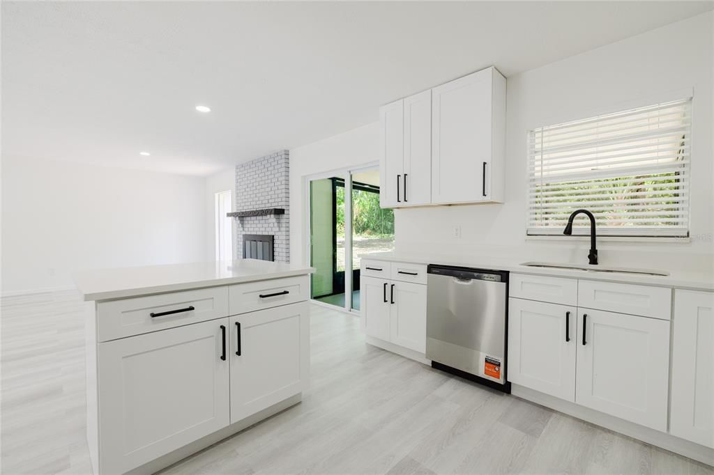 En Venta: $398,000 (3 camas, 2 baños, 1554 Pies cuadrados)