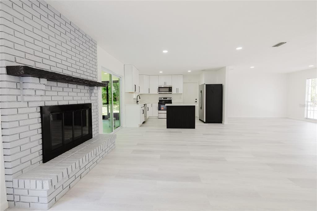 En Venta: $398,000 (3 camas, 2 baños, 1554 Pies cuadrados)