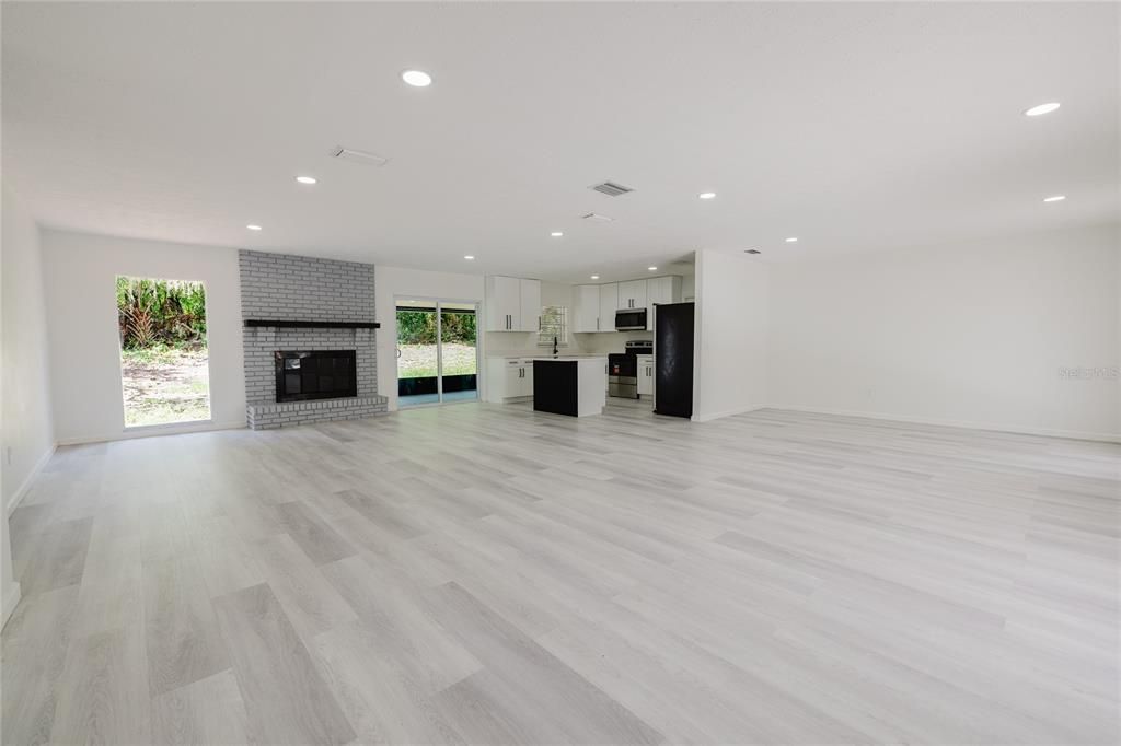 En Venta: $398,000 (3 camas, 2 baños, 1554 Pies cuadrados)