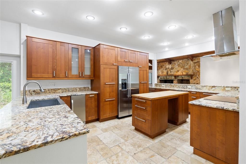 For Sale: $650,000 (3 beds, 2 baths, 2881 Square Feet)
