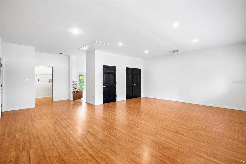 For Sale: $650,000 (3 beds, 2 baths, 2881 Square Feet)