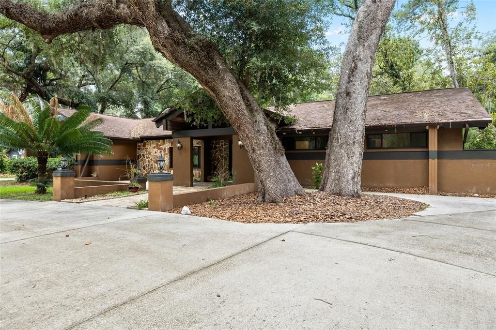 For Sale: $650,000 (3 beds, 2 baths, 2881 Square Feet)