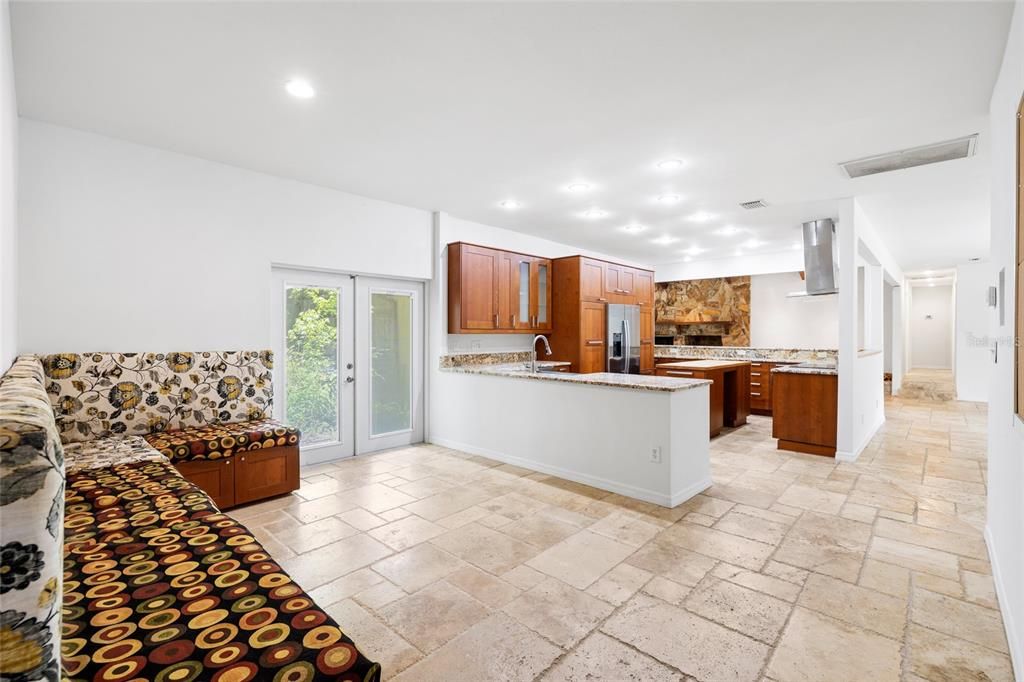 For Sale: $650,000 (3 beds, 2 baths, 2881 Square Feet)