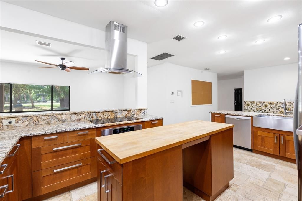For Sale: $650,000 (3 beds, 2 baths, 2881 Square Feet)