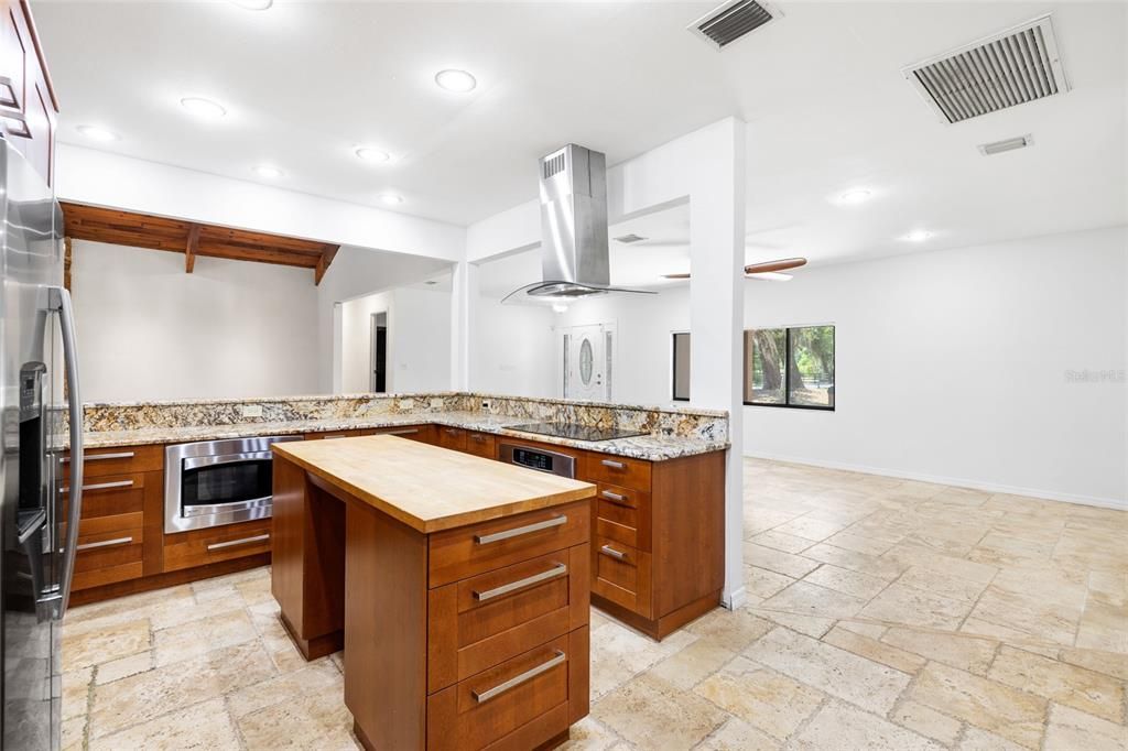 For Sale: $650,000 (3 beds, 2 baths, 2881 Square Feet)