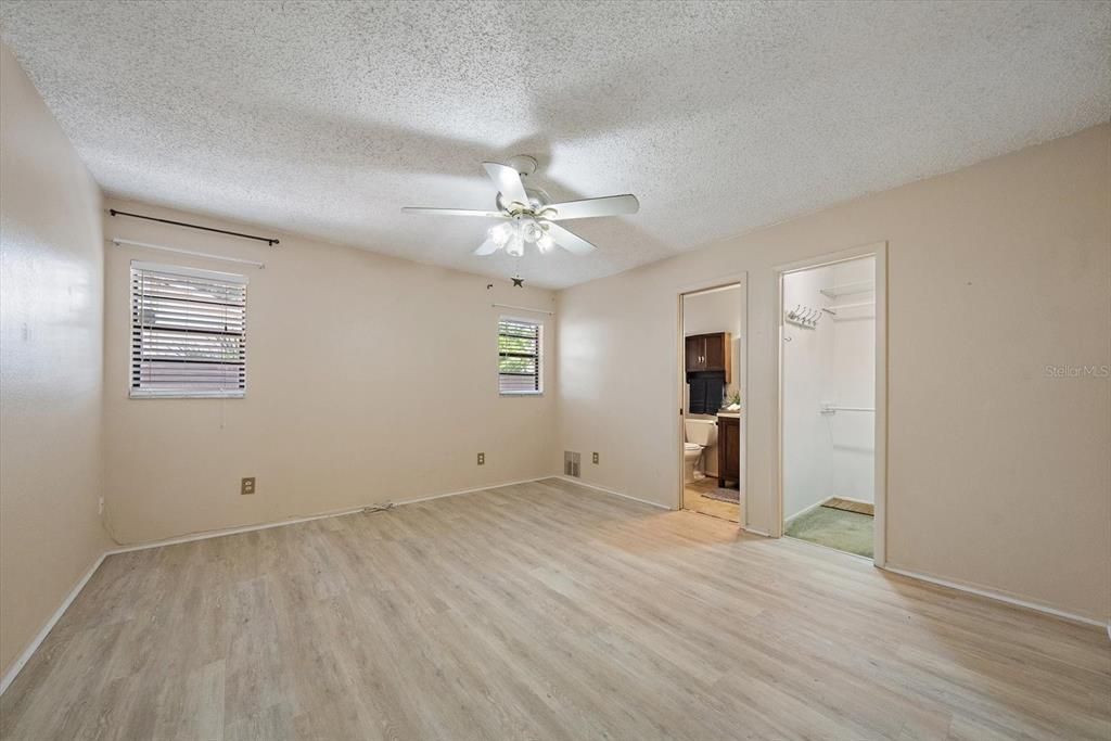 For Sale: $410,000 (3 beds, 2 baths, 1576 Square Feet)