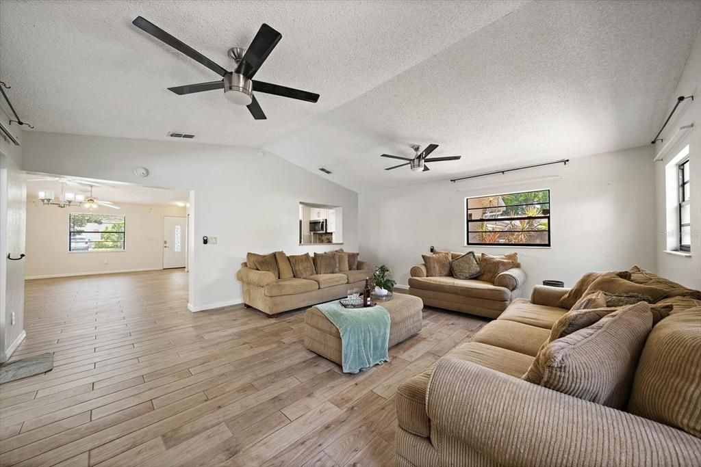 For Sale: $410,000 (3 beds, 2 baths, 1576 Square Feet)