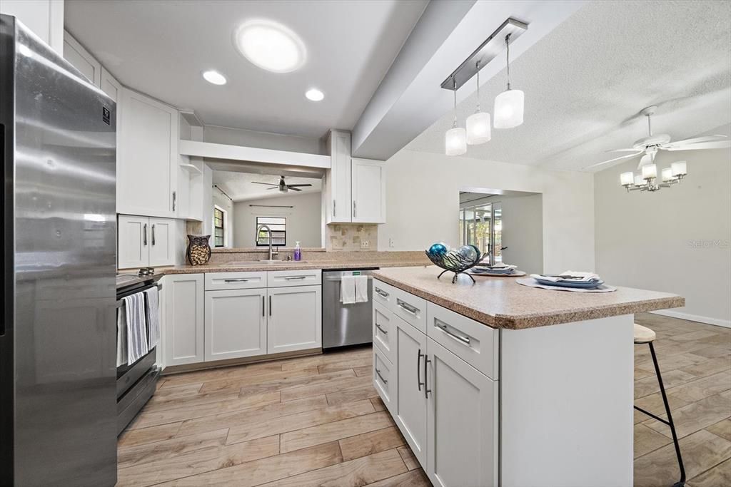 For Sale: $410,000 (3 beds, 2 baths, 1576 Square Feet)