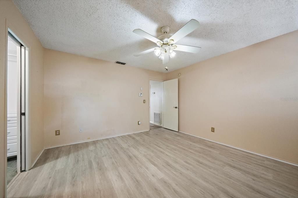 For Sale: $410,000 (3 beds, 2 baths, 1576 Square Feet)