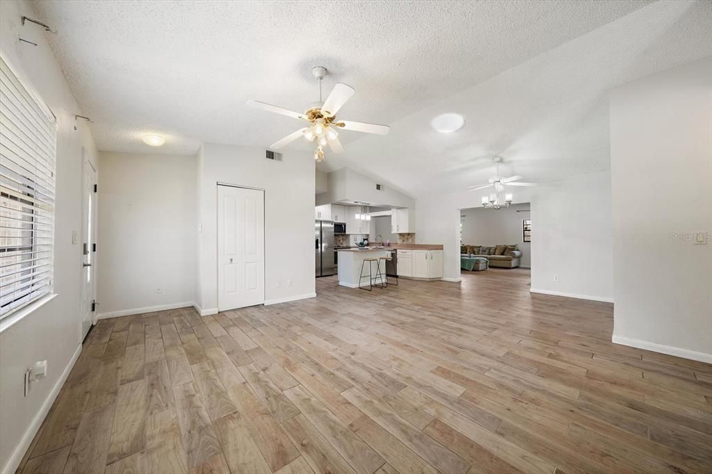 For Sale: $410,000 (3 beds, 2 baths, 1576 Square Feet)