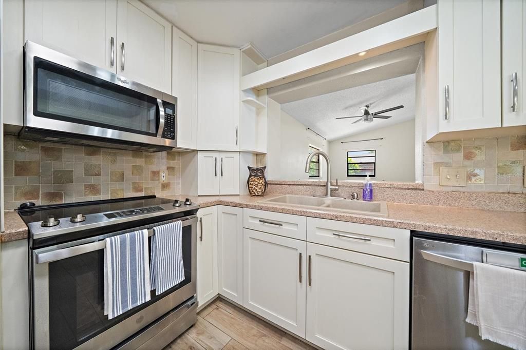 For Sale: $410,000 (3 beds, 2 baths, 1576 Square Feet)
