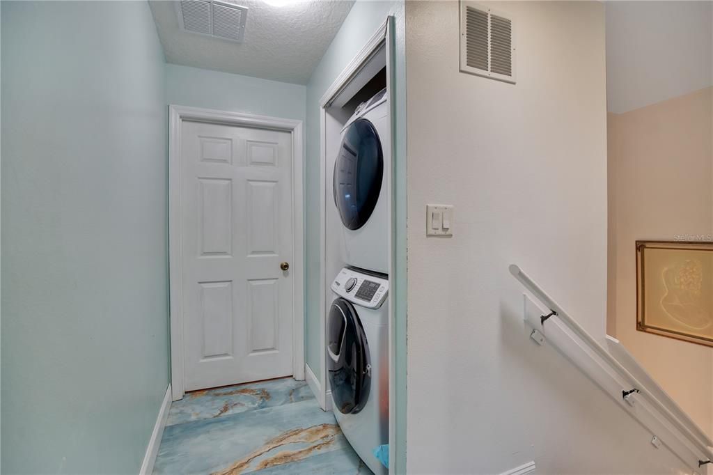 For Sale: $270,000 (2 beds, 2 baths, 1343 Square Feet)
