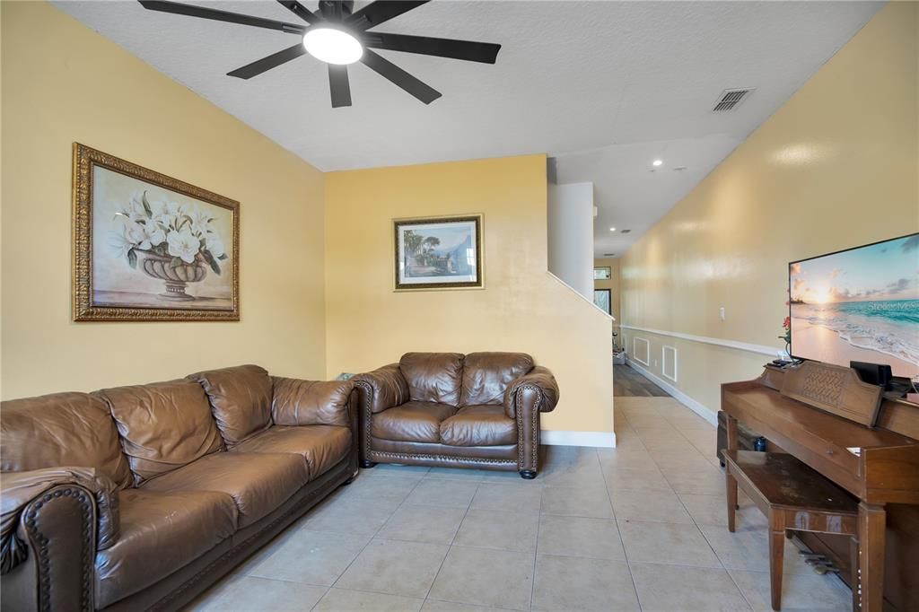 For Sale: $270,000 (2 beds, 2 baths, 1343 Square Feet)