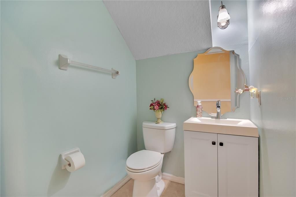 For Sale: $270,000 (2 beds, 2 baths, 1343 Square Feet)